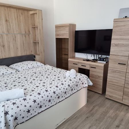 Garsoniera Dukla 289 Apartment Дечин Екстериор снимка