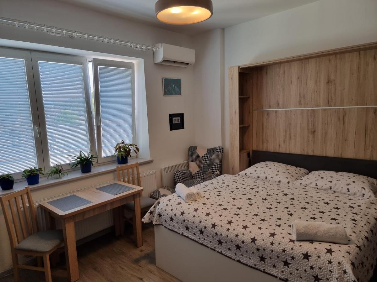 Garsoniera Dukla 289 Apartment Дечин Екстериор снимка